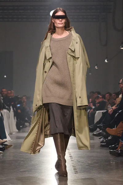 Look 2